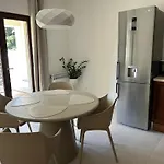 Bianco Deluxe Apartment *