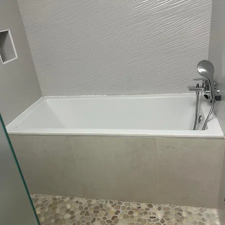 Bianco Deluxe Apartment