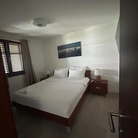 Bianco Deluxe Apartment