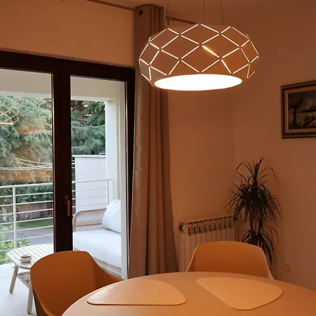 Bianco Deluxe Apartment